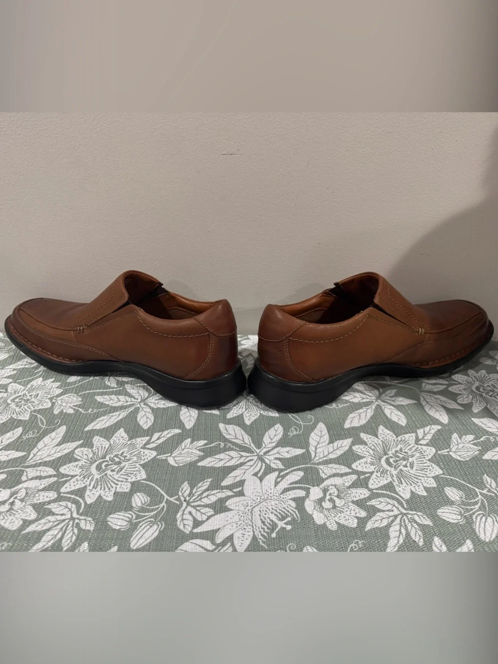 Clarks Men's Tan Leather Slip-On (Size: 11)